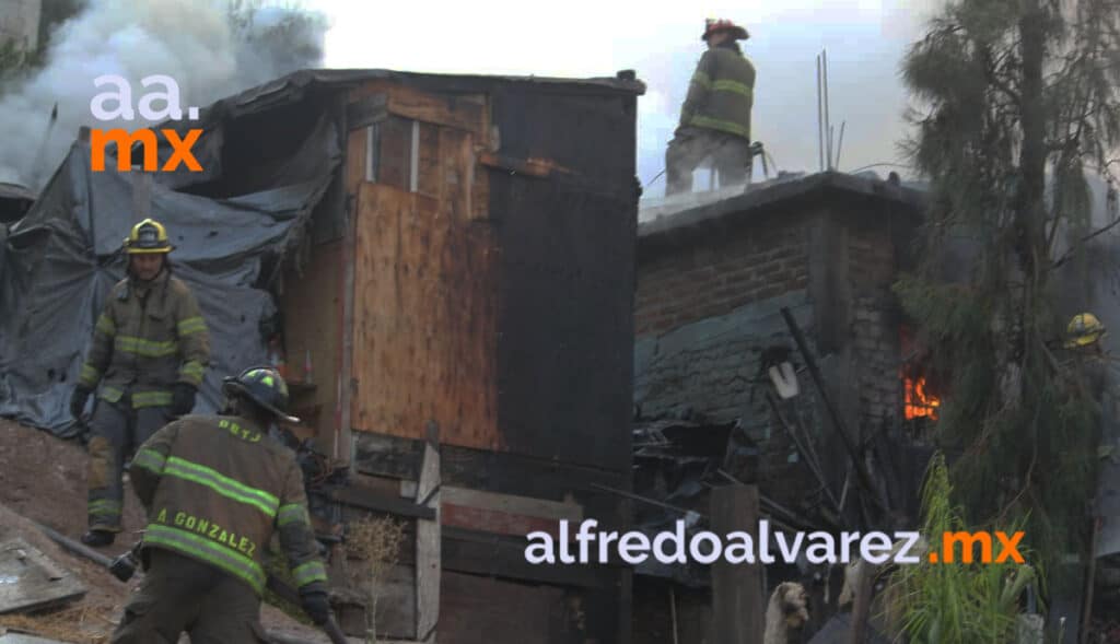 FUERTE INCENDIO DEJA SIN VIVIENDAS A FAMILIAS