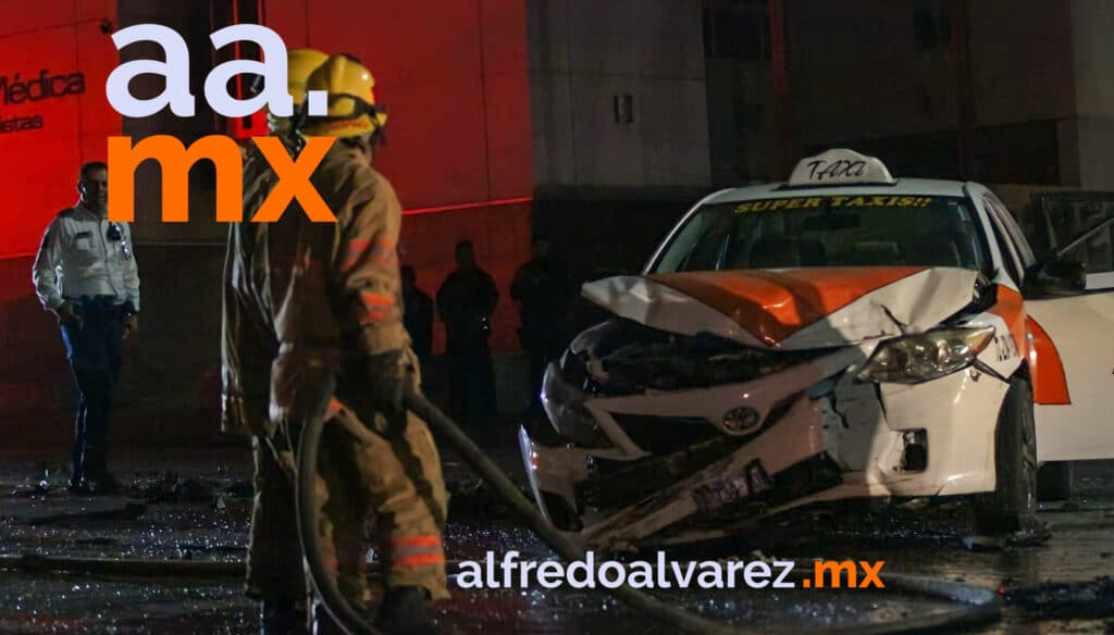 'MEGACARAMBOLA' PROVOCA INCENDIO DE VEHíCULO