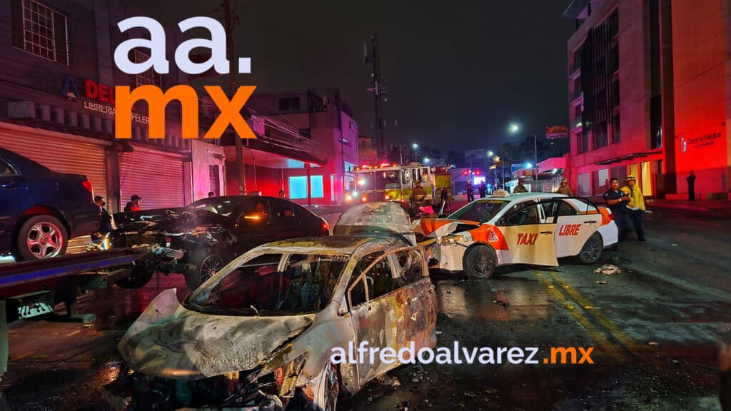 'MEGACARAMBOLA' PROVOCA INCENDIO DE VEHíCULO