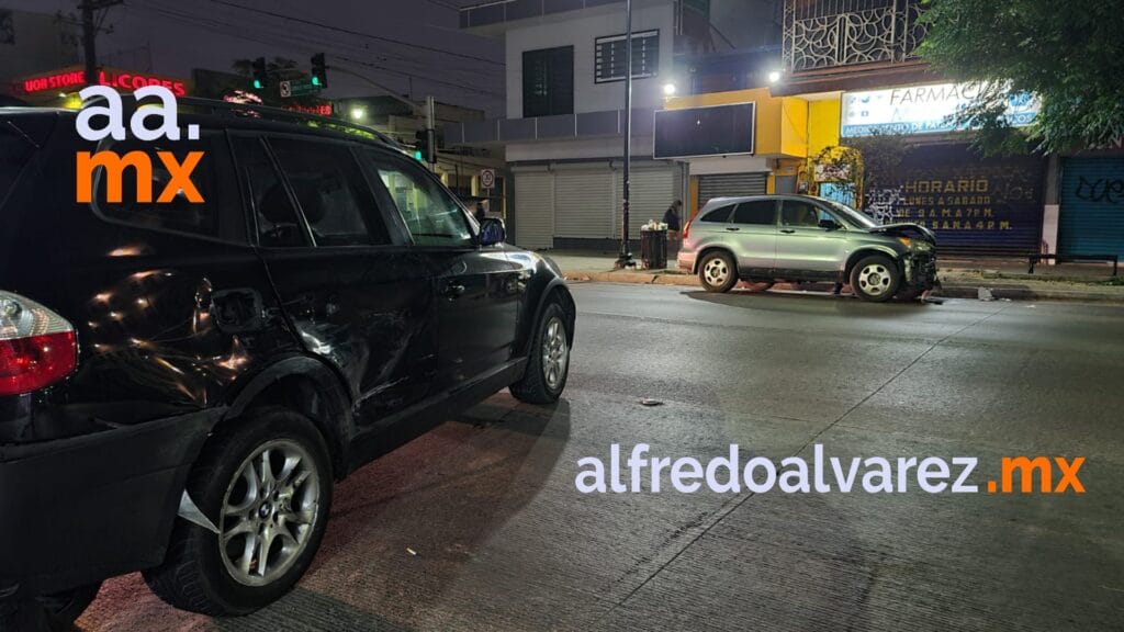 JOVEN EBRIO SE PASA ALTO Y PROVOCA ACCIDENTE