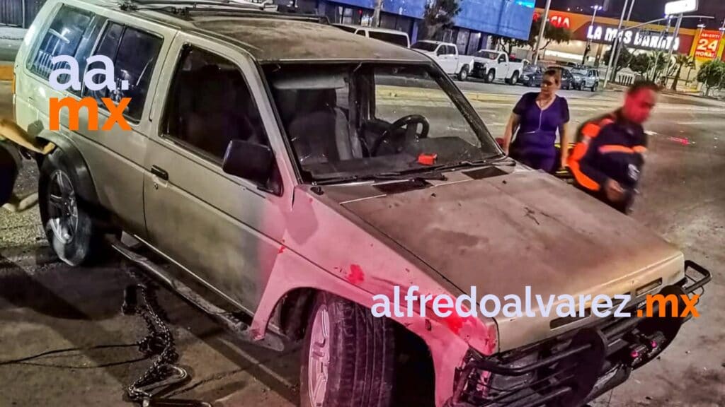 EBRIO AL VOLANTE CHOCA FRENTE A FGR