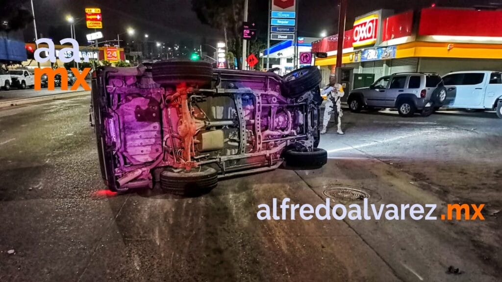 EBRIO AL VOLANTE CHOCA FRENTE A FGR