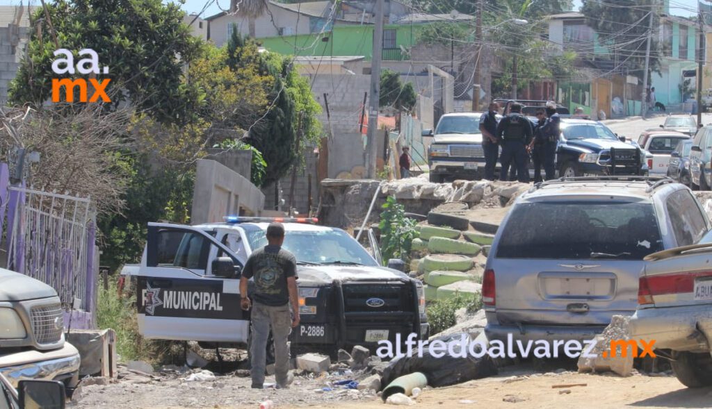 VUELCA PATRULLA MUNICIPAL; OFICIALES RESULTAN HERIDOS
