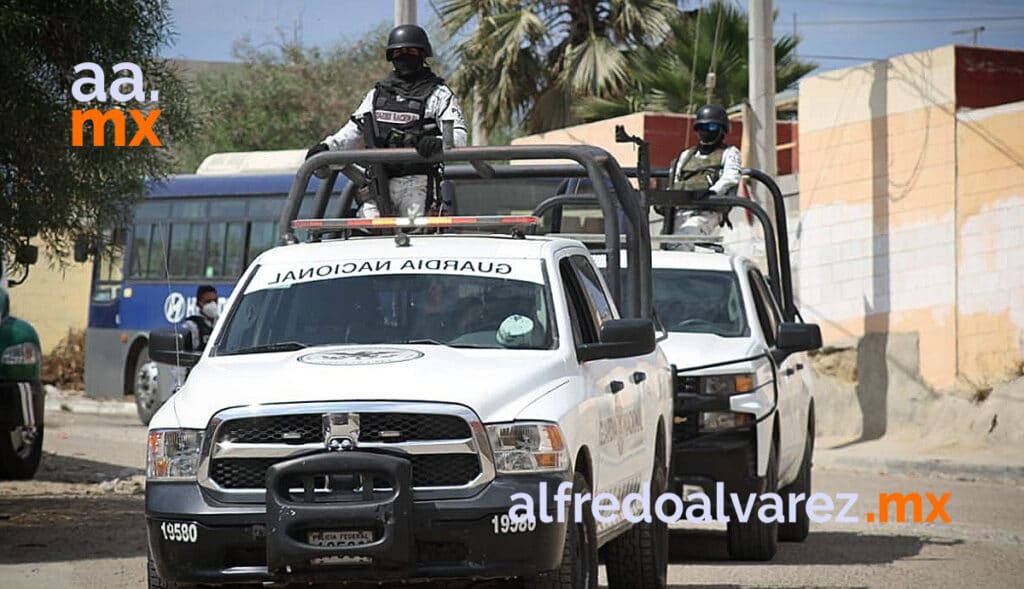 SUJETOS ARMADOS ASALTAN OXXO; GOLPEAN A CLIENTES