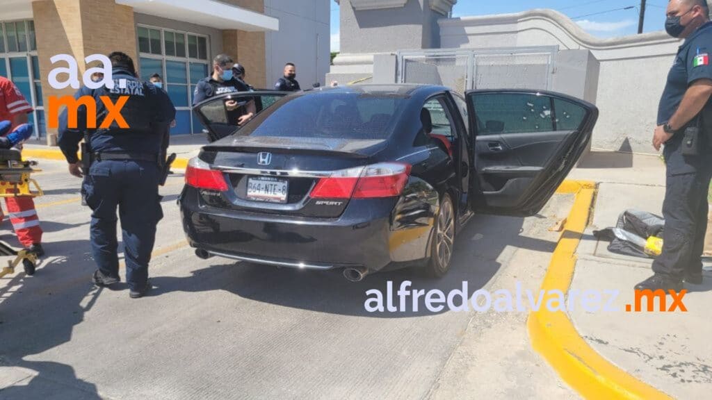 SUJETOS QUE PERPETRARON ATAQUE AFUERA DE GIMNASIO QUEMAN AUTO