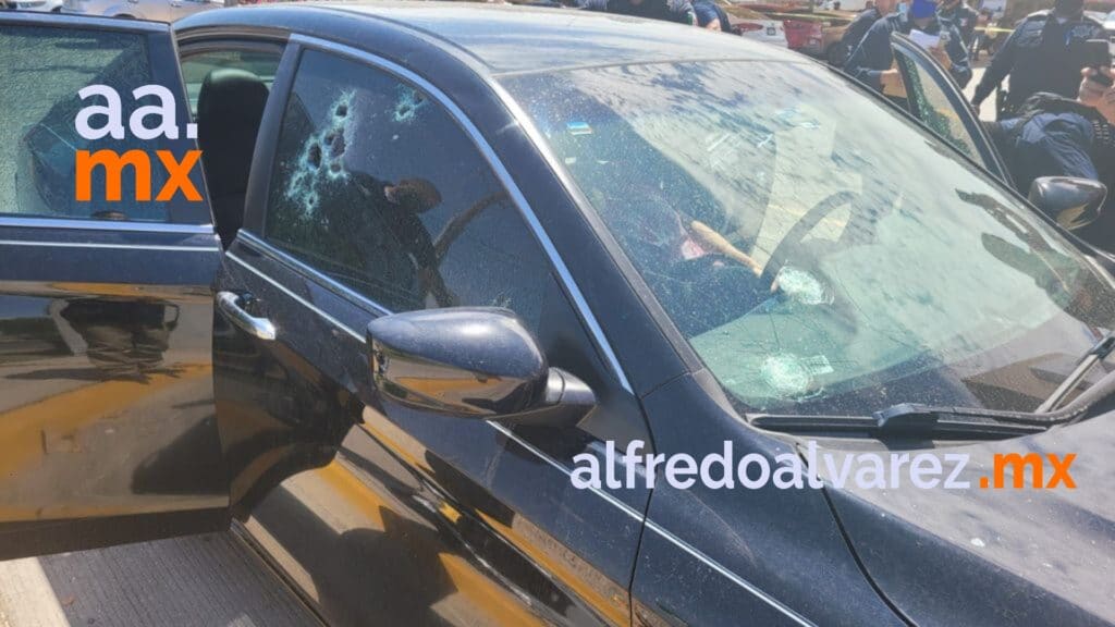 SUJETOS QUE PERPETRARON ATAQUE AFUERA DE GIMNASIO QUEMAN AUTO