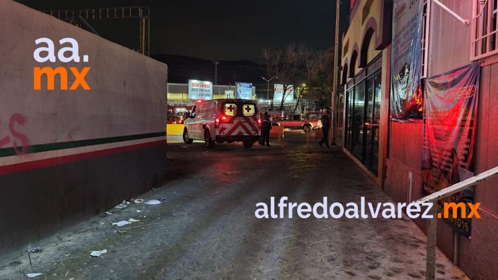 BALEAN A UNO CERCA DE LOS CARRILES DE LA GARITA DE SAN YSIDRO