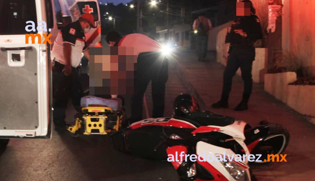 MOTOCICLISTAS CHOCAN CONTRA BARDA DE IGLESIA