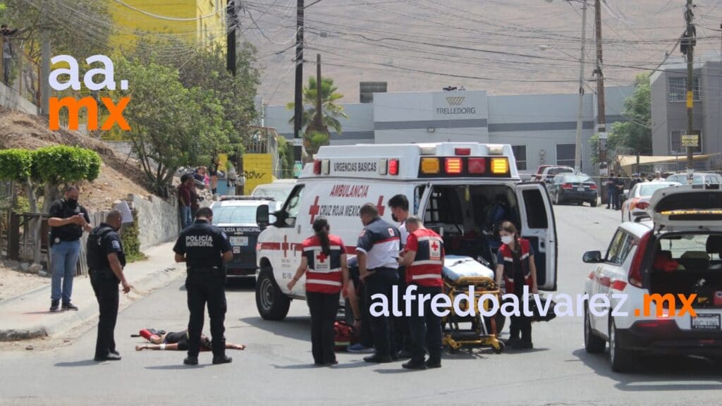 ACRIBILLAN A JOVENCITA EN PLENA CALLE DE TIJUANA