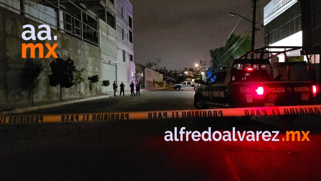 DEJAN HIELERA CON RESTOS Y MENSAJE AFUERA DE UNA IGLESIA