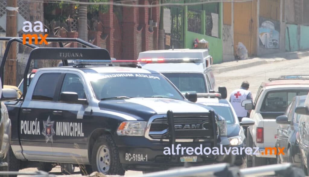 VUELCA PATRULLA MUNICIPAL; OFICIALES RESULTAN HERIDOS