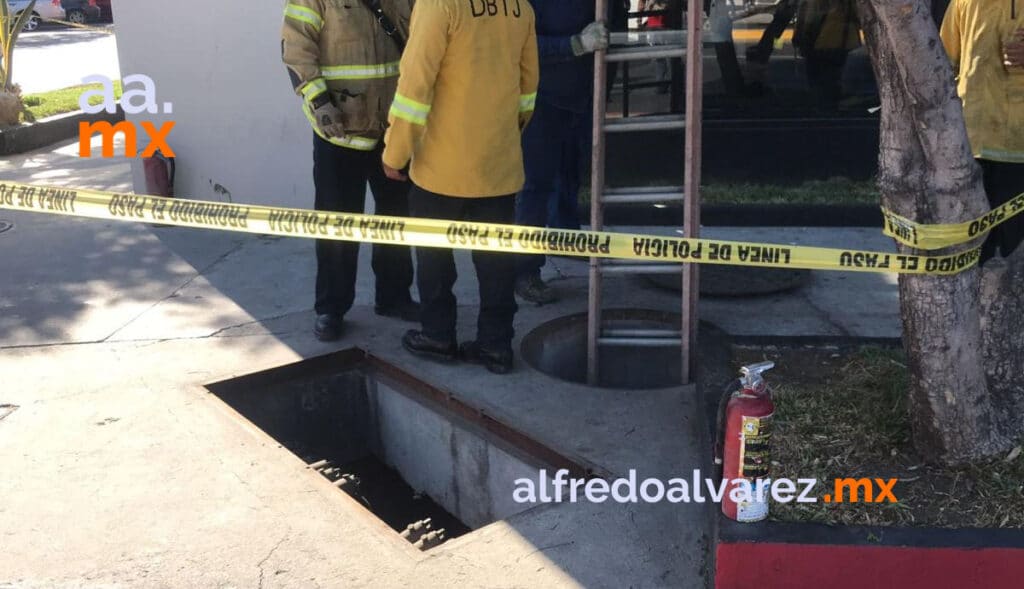 HOMBRE EN SITUACIóN DE CALLE CAE A ALCANTARILLA