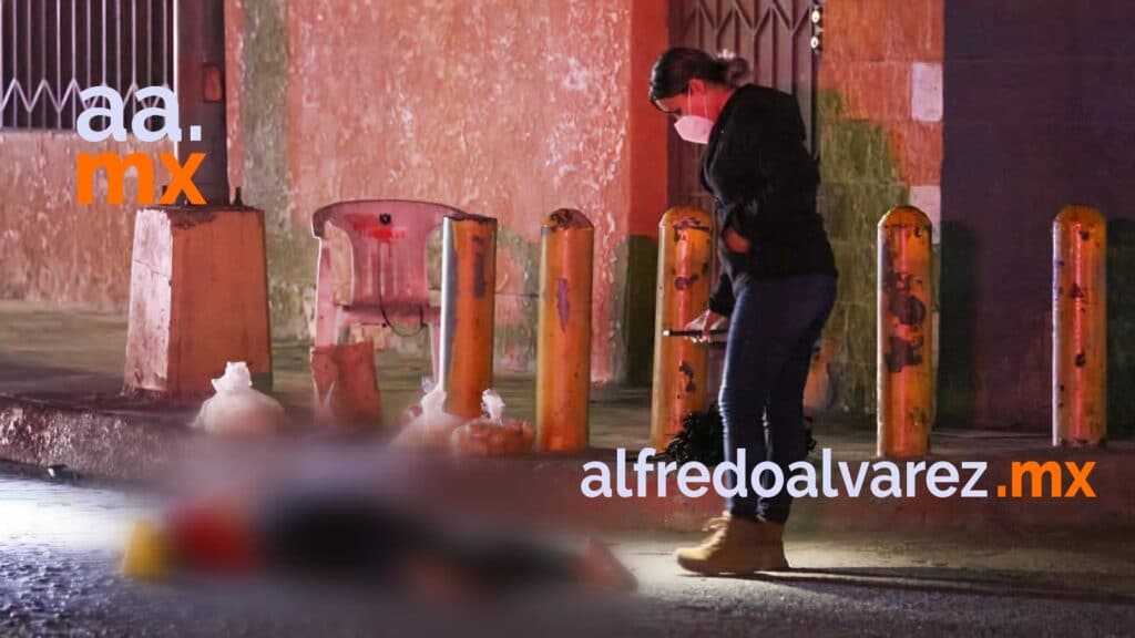 SUJETOS EN TAXI BALEAN A TRES PERSONAS; DOS MUEREN