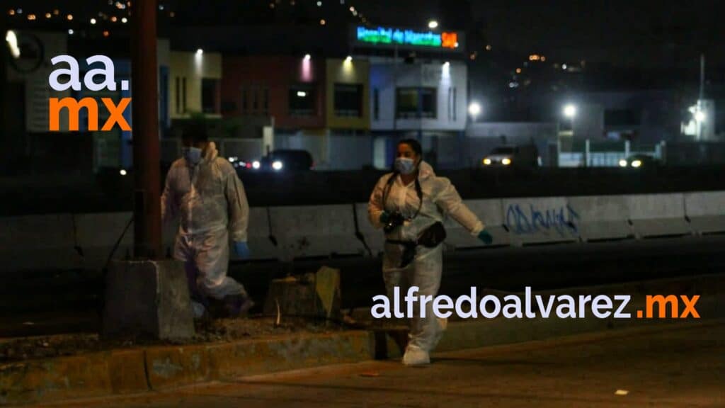 SUJETOS EN TAXI BALEAN A TRES PERSONAS; DOS MUEREN
