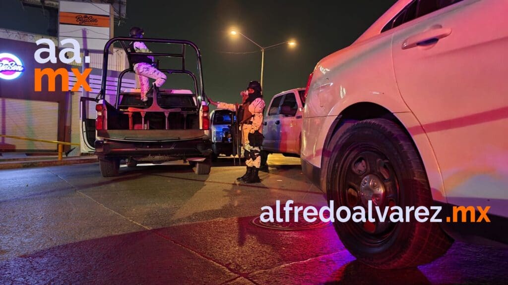 SUJETOS EN TAXI BALEAN A TRES PERSONAS; DOS MUEREN