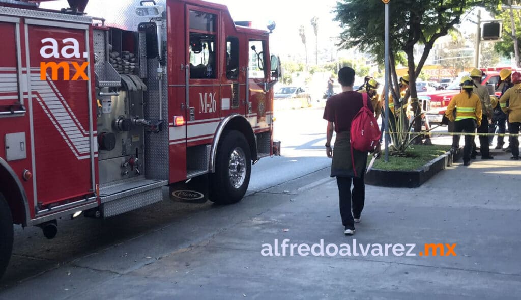 HOMBRE EN SITUACIóN DE CALLE CAE A ALCANTARILLA