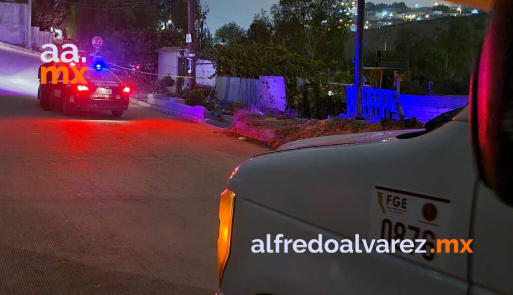 ACRIBILLAN A TRES, UNO EN ESTACIONAMIENTO DE SUPERMERCADO
