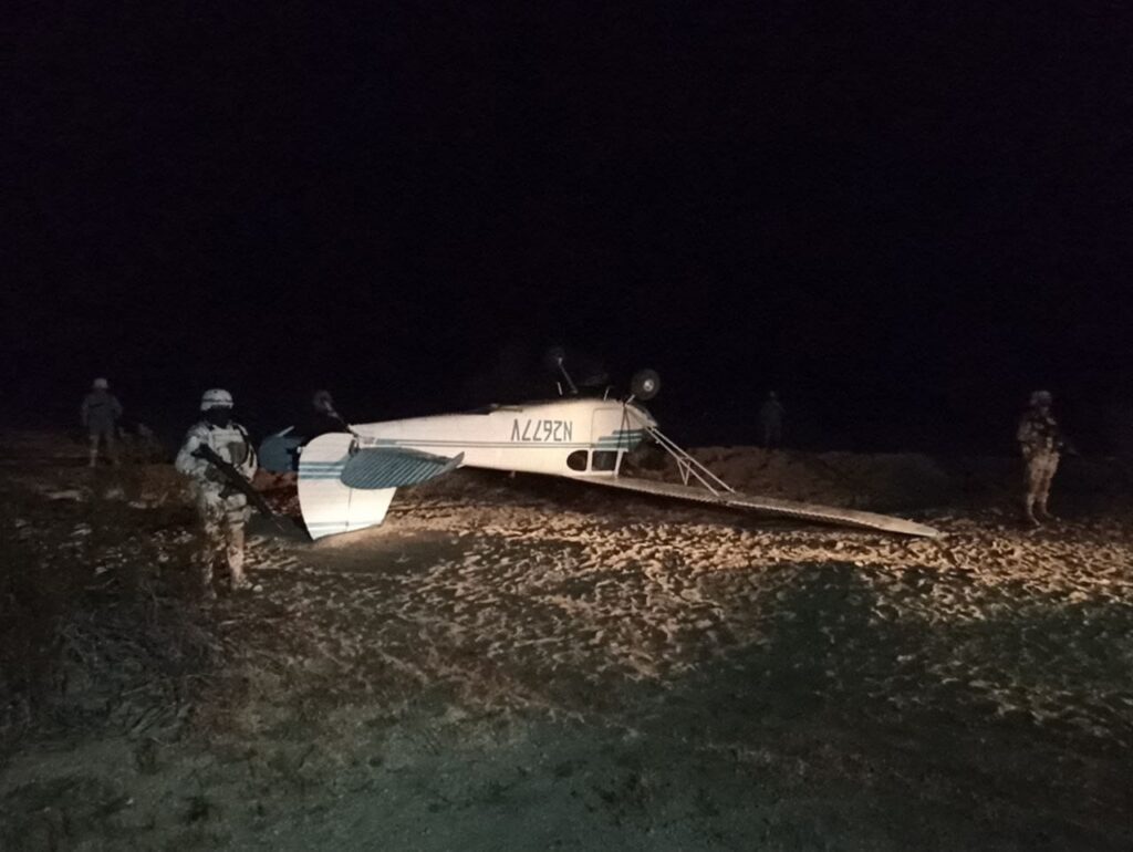 SOBREVIVEN A DESPLOME DE AVIONETA EN MEXICALI