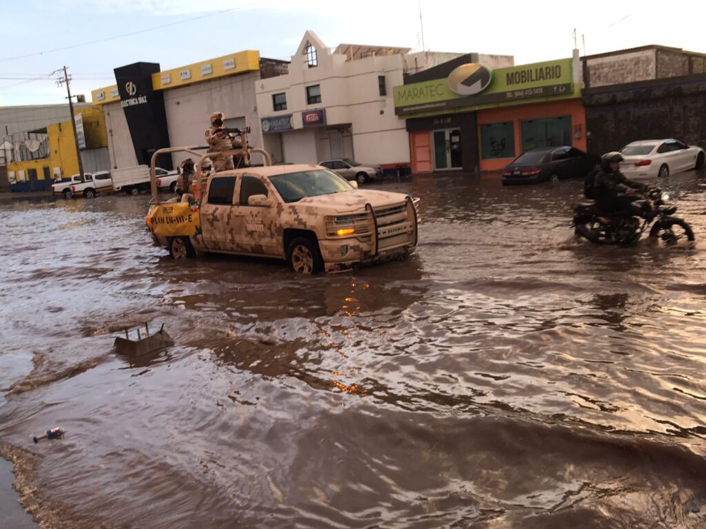 FUERTE LLUVIA CON GRANIZO 'LE CAE' A CAJEME