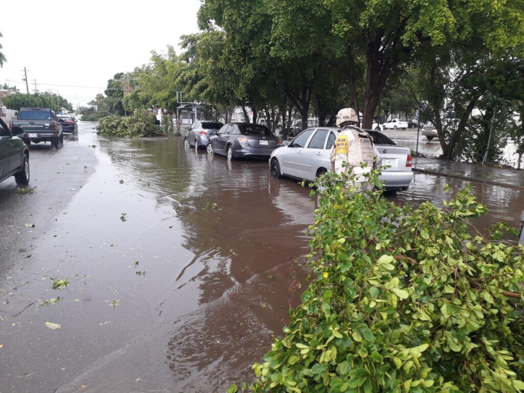FUERTE LLUVIA CON GRANIZO 'LE CAE' A CAJEME