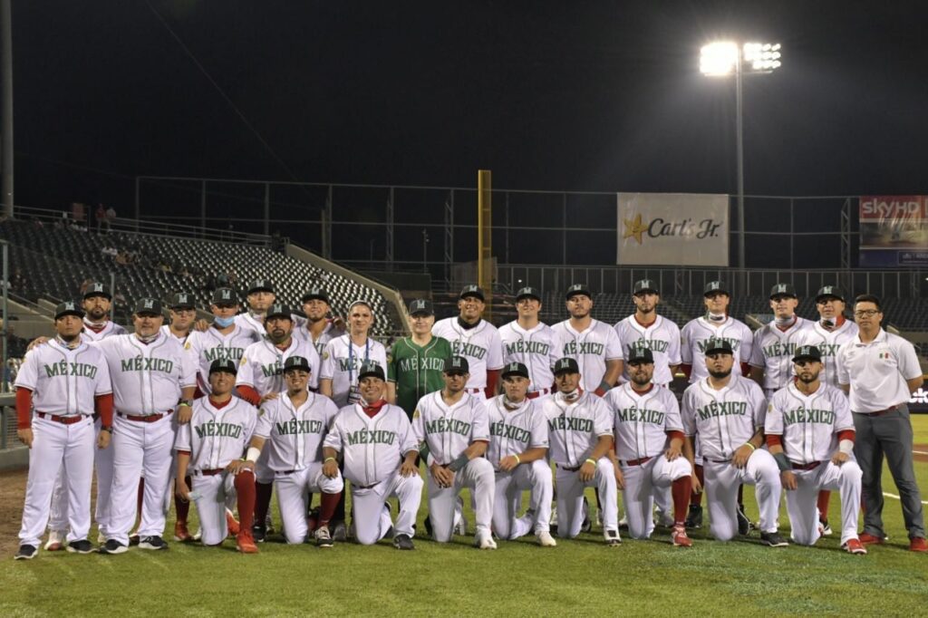 DURAZO LANZA PRIMERA BOLA EN CAMPEONATO MUNDIAL DE BEIS SUB 23