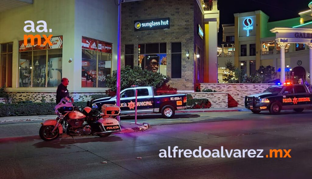 ATACAN A BALAZOS A PAREJA EN PLAZA COMERCIAL