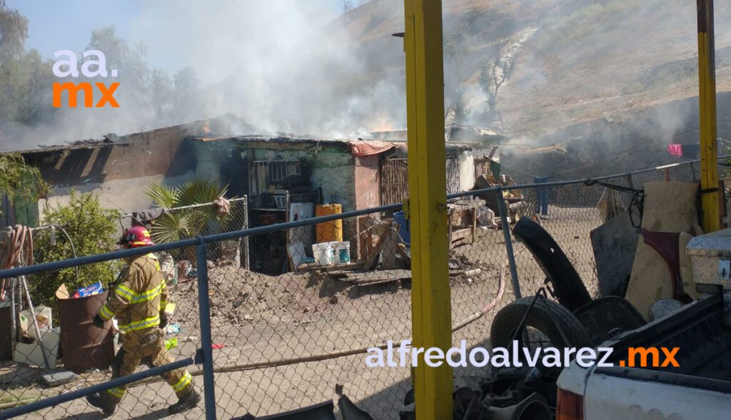INCENDIO DEJA SIN VIVIENDA A FAMILIA