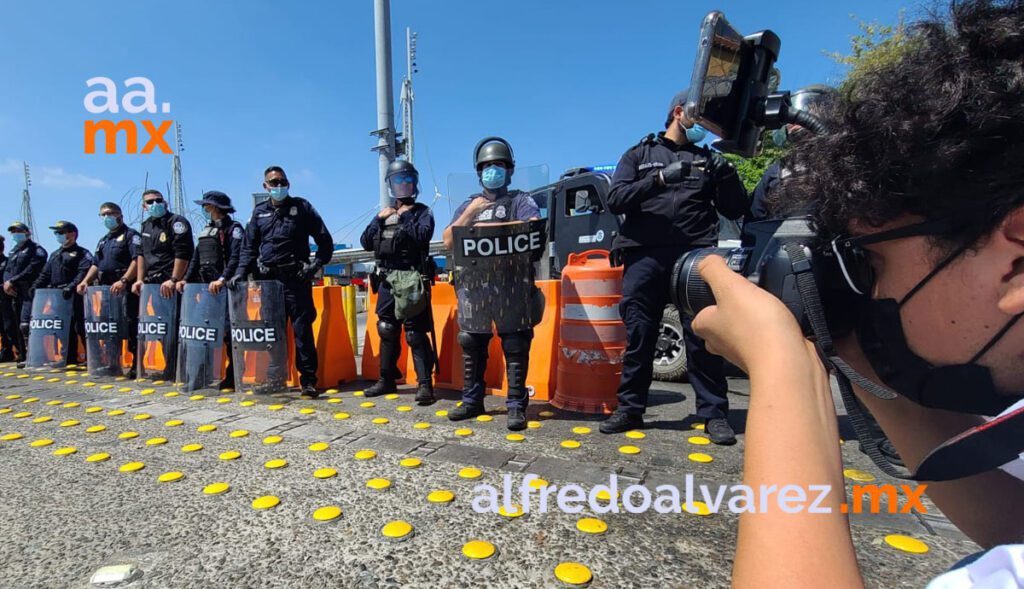 VIDEO: CIERRAN GARITA DE SY ANTE ARRIBO DE MIGRANTES PARA CRUCE
