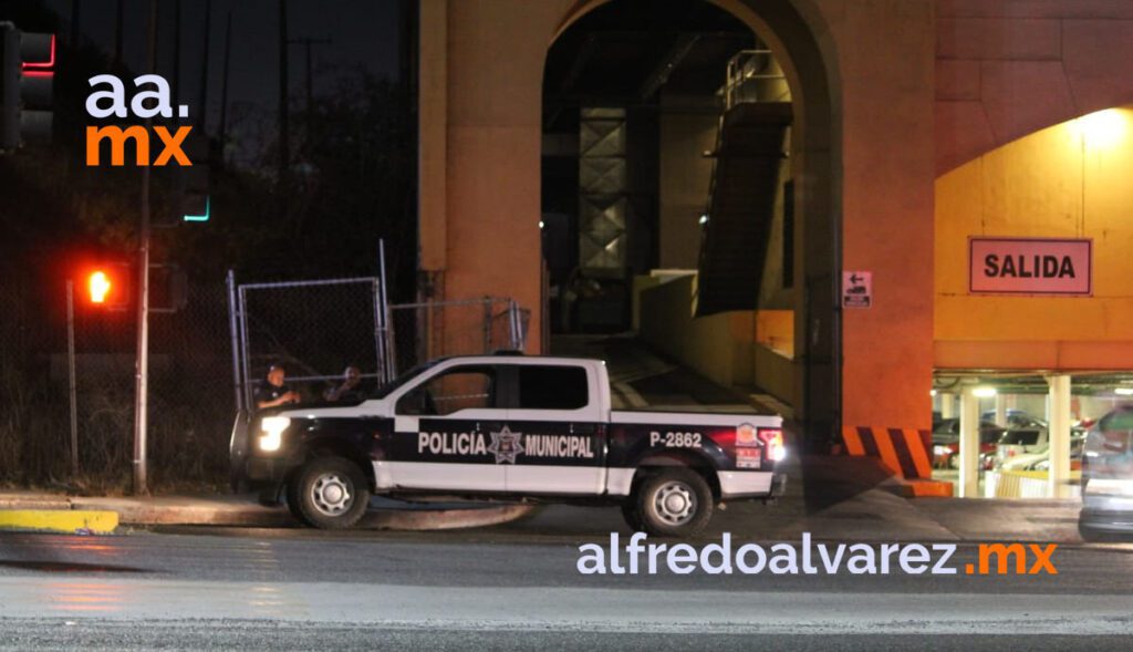 ATACAN A BALAZOS A PAREJA EN PLAZA COMERCIAL