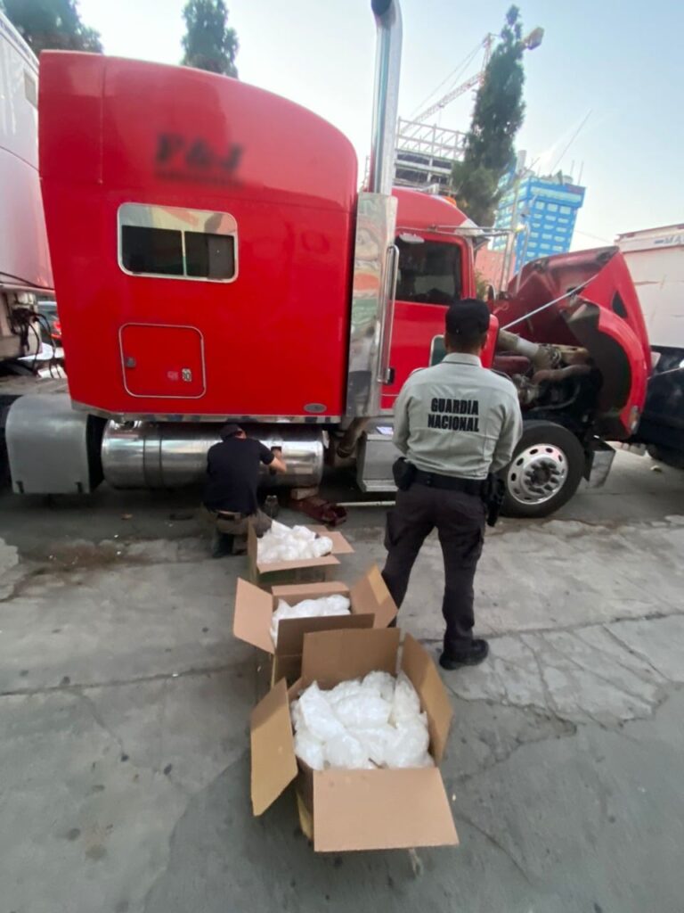 LOCALIZAN 127 KG DE METANFETAMINA EN TANQUE DE TRACTOCAMIóN