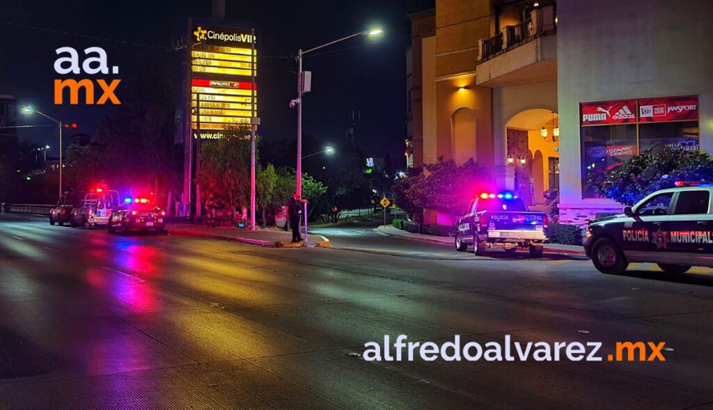 ATACAN A BALAZOS A PAREJA EN PLAZA COMERCIAL