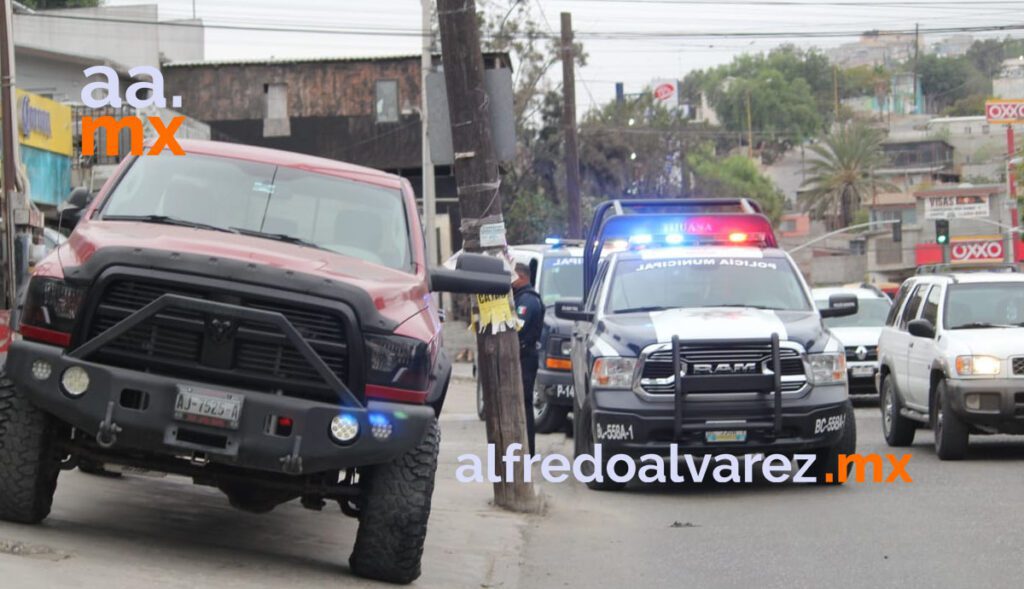 BALEAN A DOS A BORDO DE CAMIONETA