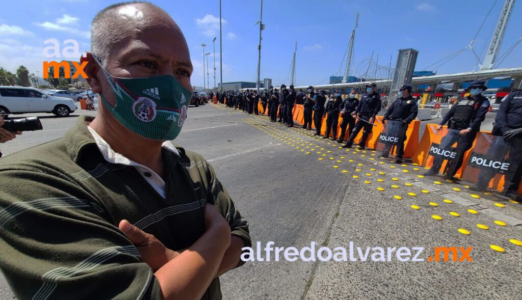 VIDEO: CIERRAN GARITA DE SY ANTE ARRIBO DE MIGRANTES PARA CRUCE