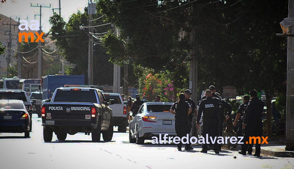 SUJETOS ARMADOS ATACAN A POLICíAS