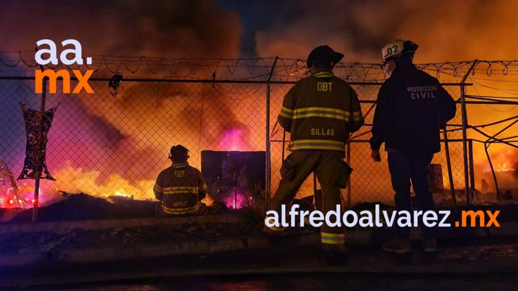 MEGAINCENDIO DE RECICLADORA MOVILIZA VARIAS UNIDADES DE BOMBEROS