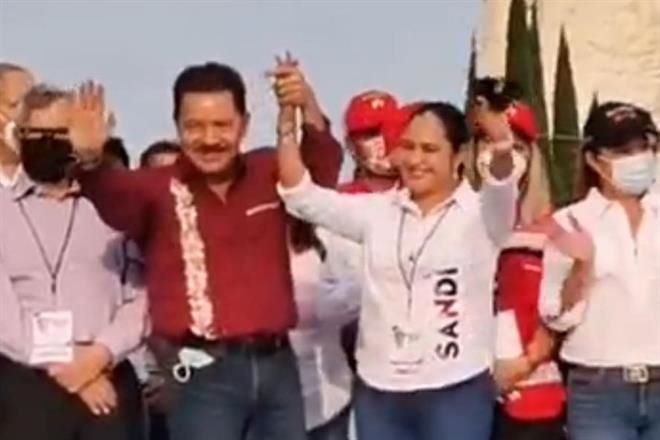 DETIENEN A DIPUTADA DE MORENA CON ARMAS Y GRANADAS DETIENEN A DIPUTADA DE MORENA CON ARMAS Y GRANADAS