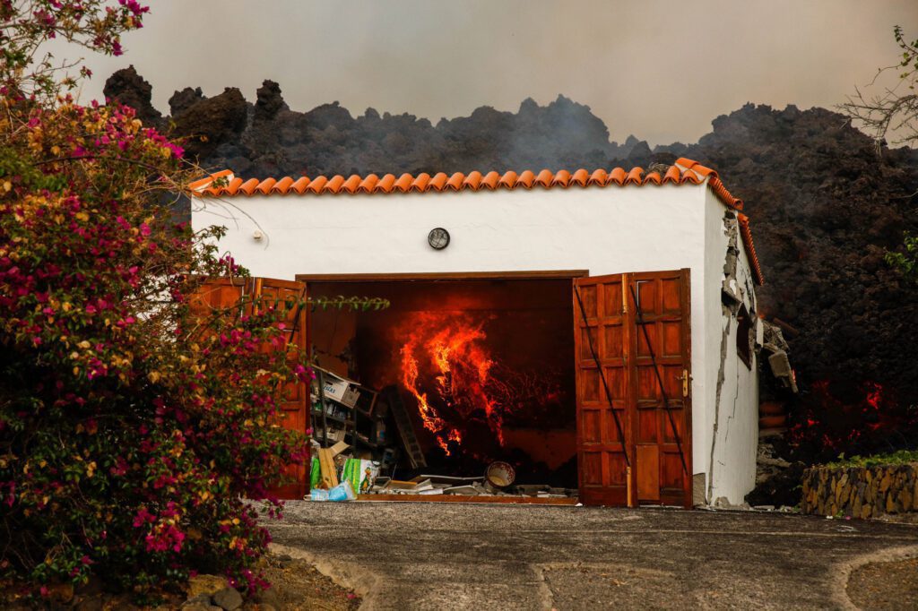 FOTOS: LAVA DEL VOLCáN LA PALMA SIGUE DESTRUYENDO FOTOS: LAVA DEL VOLCáN LA PALMA SIGUE DESTRUYENDO