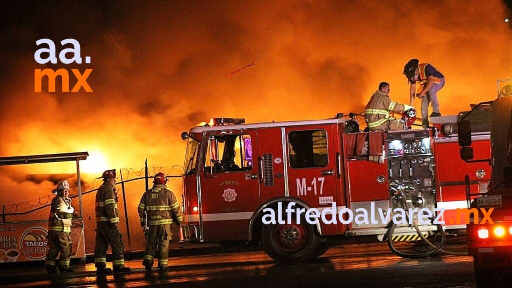 MEGAINCENDIO DE RECICLADORA MOVILIZA VARIAS UNIDADES DE BOMBEROS