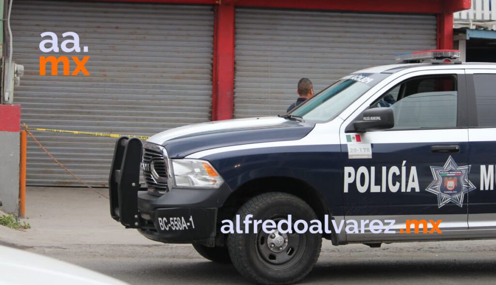 BALEAN A DOS A BORDO DE CAMIONETA