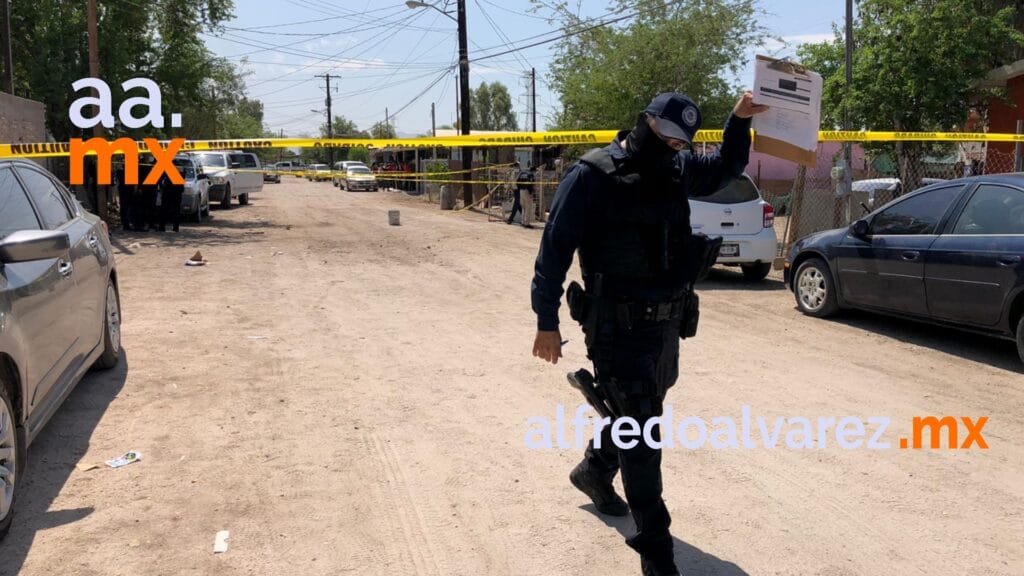 MOTOCICLISTA MATA A HOMBRE FRENTE A SU ESPOSA