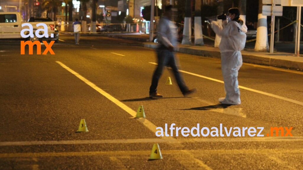 BALEAN A AUTOMOVILISTA Y ENCAñONAN A POLICíA