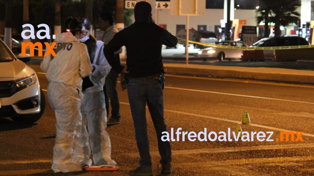 BALEAN A AUTOMOVILISTA Y ENCAñONAN A POLICíA