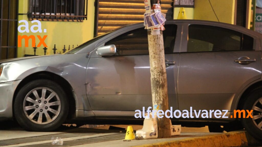 BALEAN A AUTOMOVILISTA Y ENCAñONAN A POLICíA