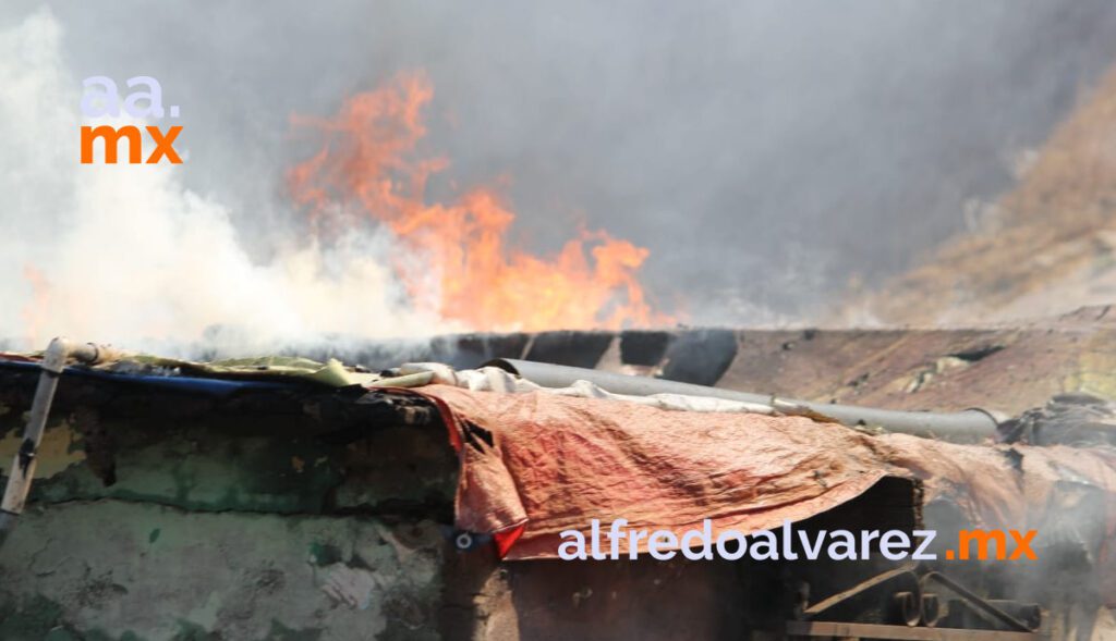 INCENDIO DEJA SIN VIVIENDA A FAMILIA