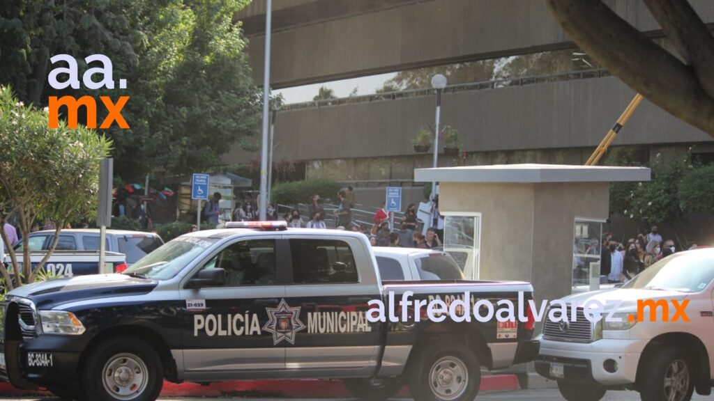 ALERTAN POR POSIBLES GRANADAS EN EL PALACIO MUNICIPAL ALERTAN POR POSIBLES GRANADAS EN EL PALACIO MUNICIPAL