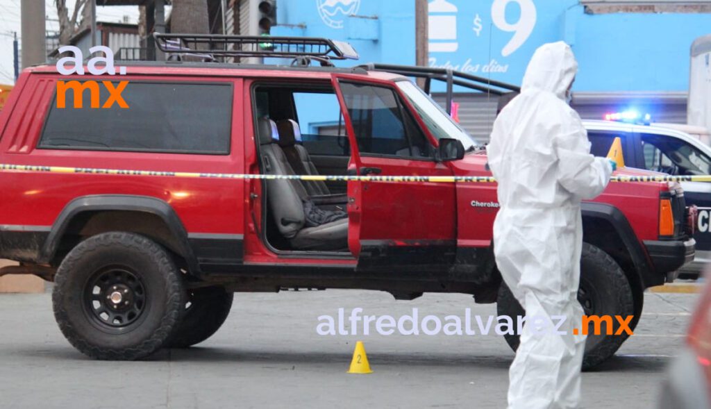BALEAN A DOS A BORDO DE CAMIONETA