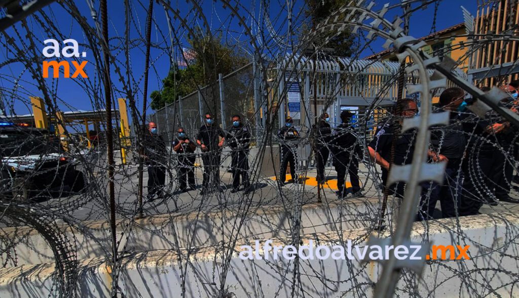 VIDEO: CIERRAN GARITA DE SY ANTE ARRIBO DE MIGRANTES PARA CRUCE