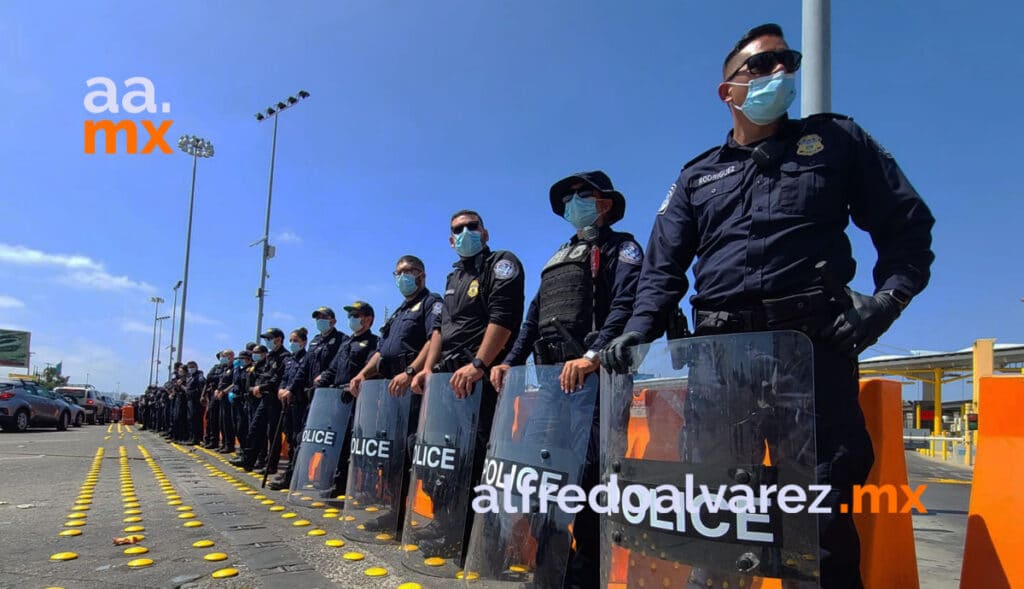 VIDEO: CIERRAN GARITA DE SY ANTE ARRIBO DE MIGRANTES PARA CRUCE