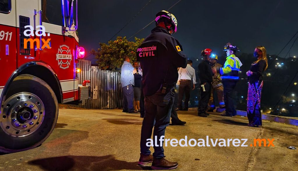AUTO SALE DISPARADO Y CAE SOBRE UNA VIVIENDA