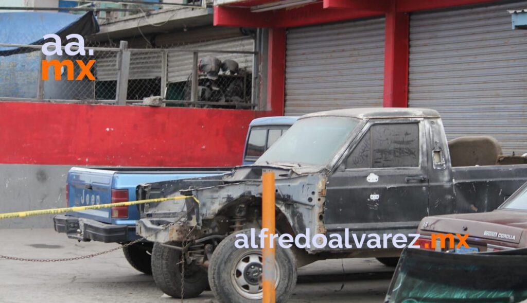 BALEAN A DOS A BORDO DE CAMIONETA
